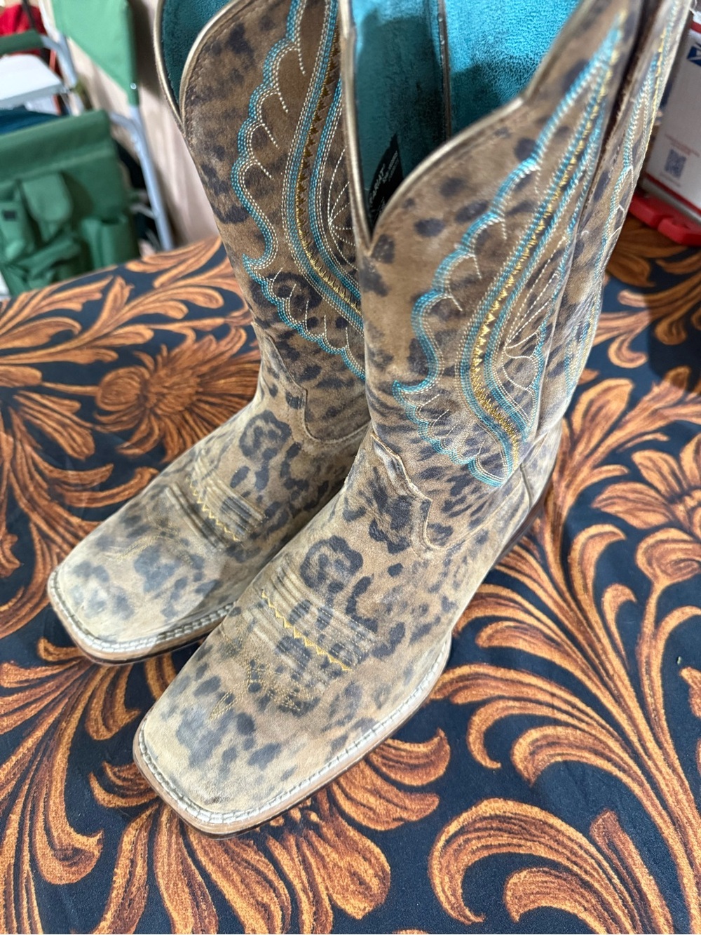 Women’s 9B Ariat Brown Leopard-Print Western Boots with Teal Lining - Picture 6 of 12
